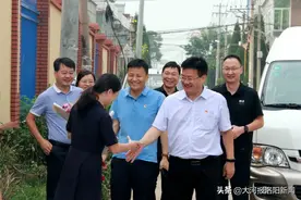 社会共育，情浓校园：洛龙区政府、李楼镇政府、洛龙教体局教师节慰问走进二实小图片