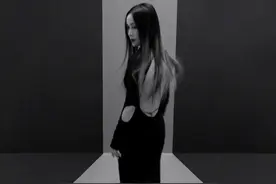 那英、卡戴珊的后腰上，为什么都有两根红绳？图片