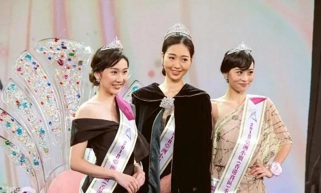 大学游泳课鸡皮肤