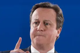 9乘8等于多少？受高等教育的英国首相当众打脸，对中国来说送分题图片