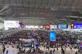 受持续强降雨影响，西安途经郑州列车全部停运图片