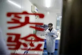 孩子不是亲生的，拿到亲子鉴定后他问，“能改结果吗？”图片