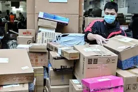 快递江湖外敌入侵，价格战让顺丰扛不住，申通从盈利变亏损图片