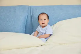 宝宝有12个“磨人”的特征，说明智商更高！妈妈别怕累反应高兴图片