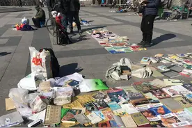 清明小长假，逛逛哈尔滨老道外，旧书摊开江鱼看看大爷玩大鞭子图片