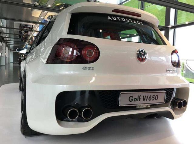 全球唯一一辆12缸高尔夫，A级两厢轿车却拥有跑车性能，3.7秒破百