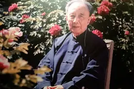 毛主席写诗评价孔子和秦始皇，点出了郭沫若的错误图片