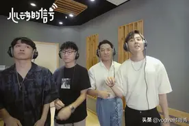 心动的信号4：男1回心转意？和女2共用耳机，手上戴着情侣戒指图片