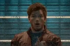 “竖中指”为何国际通用？又是来源何处？早期竟是特殊性象征？图片