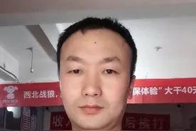 暖心！看到小男孩光着脚独自在路边走 西安这个快递小哥停了下来图片