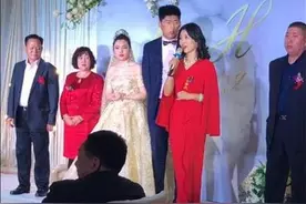 新娘婚礼却被婆婆抢尽风头，颜值胜过一对新人！网友：最美婆婆图片