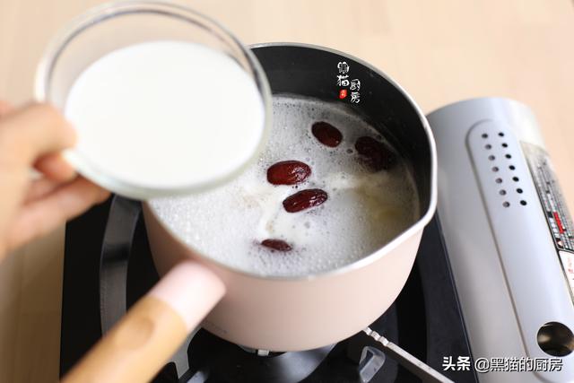 新鲜鸡头米花胶煲汤 新鲜鸡头米花胶煲汤的功效