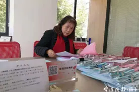 10年撮合3000对新人结婚，宁波这位宋大姐的“牵手热线”太牛了图片