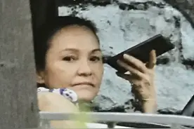 张柏芝59岁母亲赚钱不易，为讨生活开网约车，订单惨淡满面愁容图片