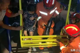 山西永济：小女孩左腿不慎被卡摇椅 消防紧急施救图片