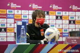 李铁回应换人争议：正常选择，洛国富活动能力下降图片