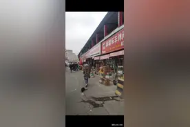 乌鲁木齐月明楼，曾经的批发中心，未来何去何从图片