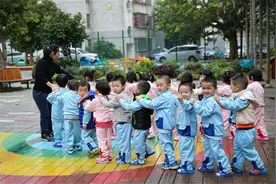 幼儿园老师的尴尬：新学期来了16个孩子，只会读一个娃的名字图片