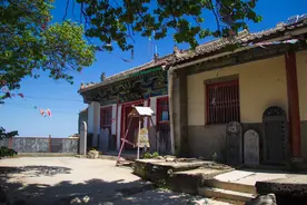 观音山岱顶寺庙群修建在巨石上，住在这里的修行人，喝水咋解决？图片