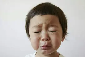 孩子爱哭就表示懦弱？可能是性格比较敏感，家长要正确看待图片
