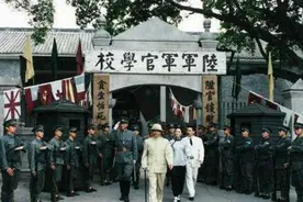 黄埔军校“怪案”：前6期将星如云，后17期却为何再难出名将？图片