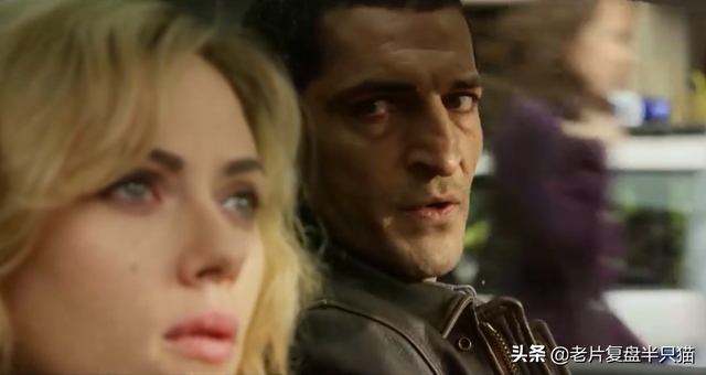 《超体》是烂片，还是神作？寡姐为什么吻警察，为什么变成U盘？