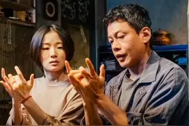 看看恐怖片，不也挺好的图片