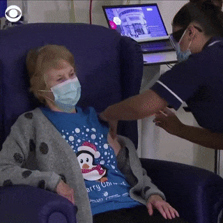 辉瑞疫苗全民接种 全城排队注射 护士激动手抖 壮汉打针吓哭图片