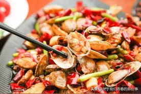 花甲吐沙，还是老渔民的方法好！不加一勺盐一滴油，15分钟吐干净图片