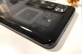 六千的小米10 至尊纪念版，比小米10贵了2000元，值吗？图片