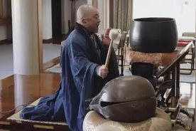 他在寺庙办了场演出，凭一只木鱼就撑起了整个乐队图片