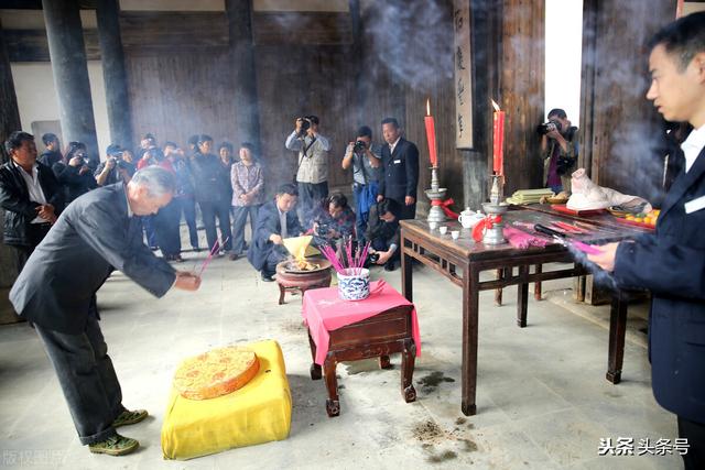 “奠”和“祭”都是丧事中所使用的，有何区别？如何正确理解呢？