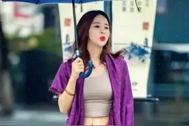 这是真正的街边女神，甩开别人几条街图片