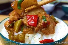 1把酸辣椒加上猪肉简单一炒，味道酸香爽辣，开胃下饭特别好吃图片