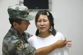 “孩子比较配合”，“等等”等来了从抗洪一线赶回的军人爸爸图片