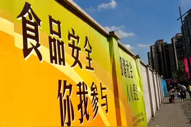 华莱士被通报17次！连锁店首先要锁住食品安全图片