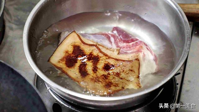 红烧肉最正确的家常做法，大厨把要点全告诉你，肥而不腻，太香了