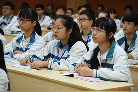 深圳教师工资全国领跑，却遭年轻教师抱怨：工资有多高人就有多惨图片