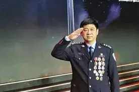 记大庆警界“硬汉”王静波：他的体内还残留着弹片图片