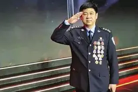 记大庆警界“硬汉”王静波：他的体内还残留着弹片图片