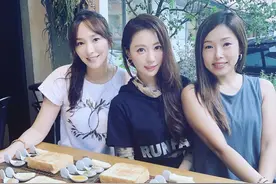 41岁吴佩慈生四胎后罕露面，皮肤松弛颜值崩塌，一反常态难得朴素图片