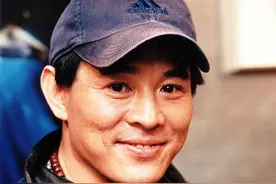 父亲因公去世，母亲和二哥患癌去世，你不知道的李连杰另一面人生图片