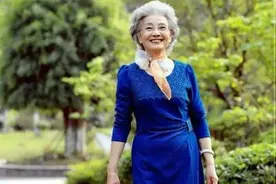 60岁以上的老年人，日常用3种化妆品就够，看起来比同龄人更年轻图片