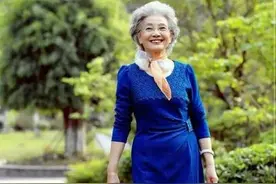 60岁以上的老年人，日常用3种化妆品就够，看起来比同龄人更年轻图片