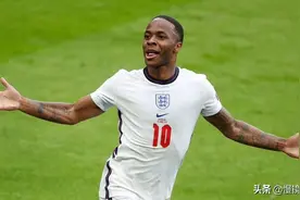 斯特林造点引发欧洲杯3大争议：球场2个足球，98%球迷认为假摔图片