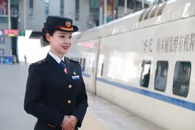 不当网红的列车员，不是好列车员！“铁路妞”用流量护春运平安图片