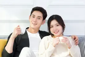老婆出差后，23岁单身的小姨子来我家向我求爱，我当场拒绝了她图片