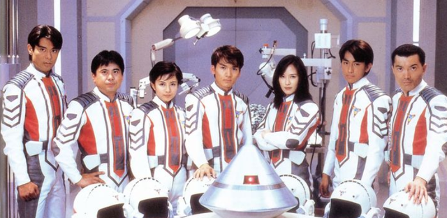 奥特曼战斗完飞行（迪迦奥特曼保护世界怎么能没有好装备胜利队的小飞机都在这里）