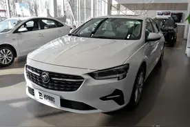 2.0T+9AT开着带劲，内部空间很舒适，实拍别克君威图片