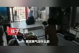 女孩与姐争宠欲跳楼，父母跪地求原谅，二胎家庭为何走到这一步？图片